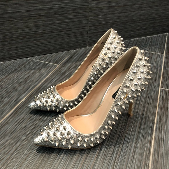 Spiky Silver Pumps - Picture 2 of 5